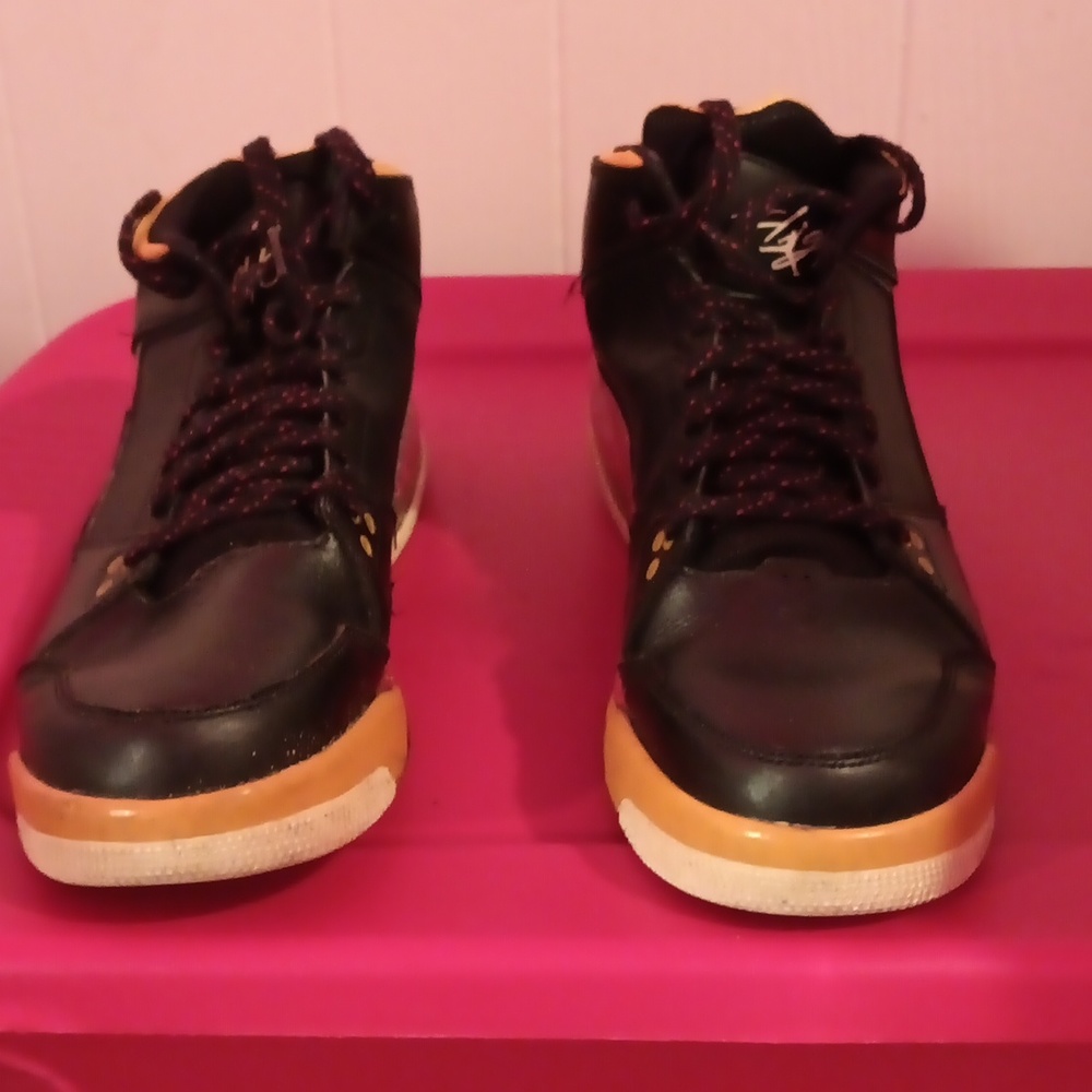 Man Sneaker - image 1